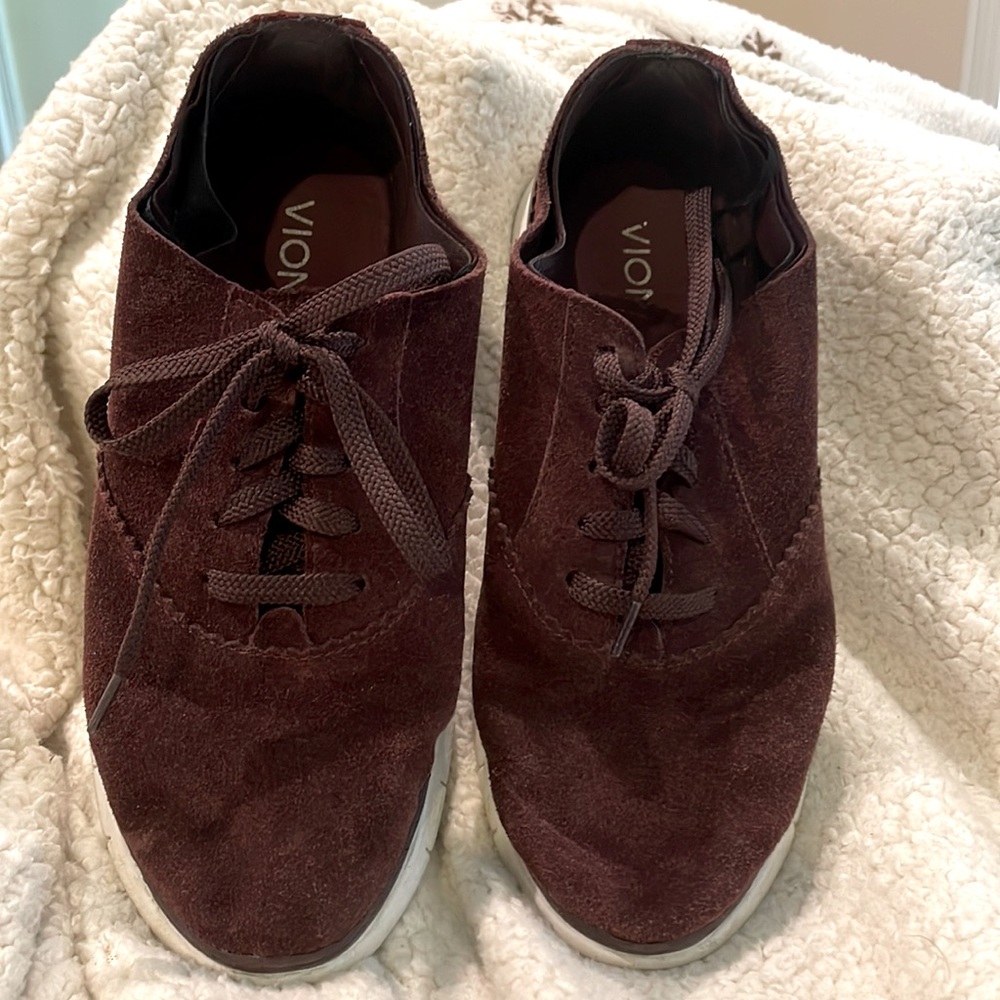 Vionic sneakers